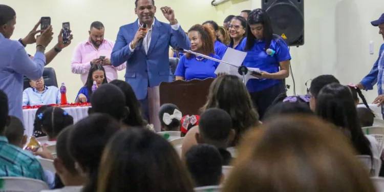 Premio a la Excelencia Orlando Martínez reconoce a 132 estudiantes; 20 alcanzaron índice perfecto de 100