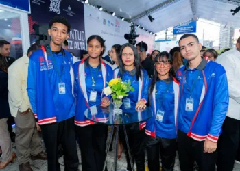 Cinco jóvenes dominicanos asumen el reto de recuperar un Récord Guinness de lectura en voz alta