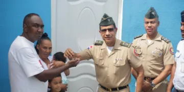 Ministro de Defensa dispone construcción y entrega de vivienda a militar retirado en la comunidad de los Guandules