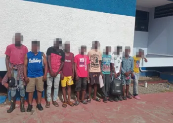 Amplio despliegue de Migración en Tenares culmina con 57 extranjeros detenidos