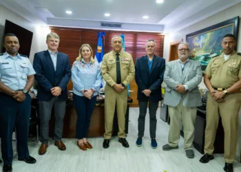 Migración y la operadora de cruceros “Carnival Corporation”, coordinan acciones para optimizar controles migratorios en puertos dominicanos