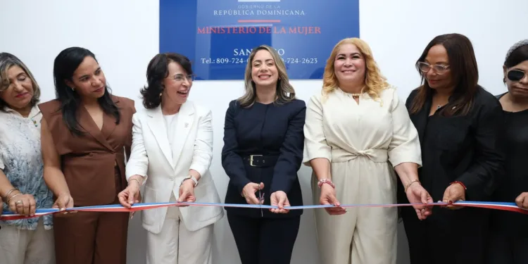 Nueva oficina del Ministerio de la Mujer fortalece los servicios en Santiago