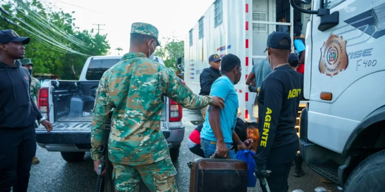 En Santiago, la Dirección General de Migración detuvo a 430 haitianos indocumentados durante operativos la última semana