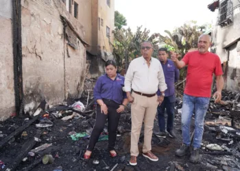 Gobierno acude en auxilio de familias afectadas por incendio en la zona Colonial a través de DASAC