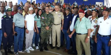 Ministro de Defensa encabeza encuentro con cientos de militares retirados en Sábana Pérdida
