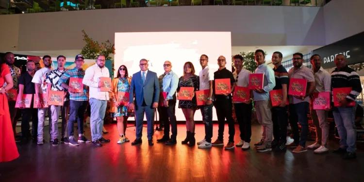 Propeep inaugura exposición “Entre Muros y Colores” y presenta segunda edición del álbum sobre el Paseo de los Colores