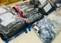 Autoridades incautan 53 paquetes de presunta marihuana en el AILA