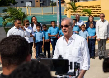 Presidente Abinader: «A ese grupo de antisociales con órdenes de arresto que se entreguen las autoridades ya los tienen ubicados y los están buscando»