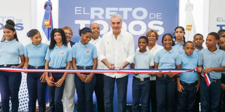 Presidente Abinader entrega el Centro Educativo Minerva Guzmán en Pedro Brand con 23 aulas y capacidad para 960 niños