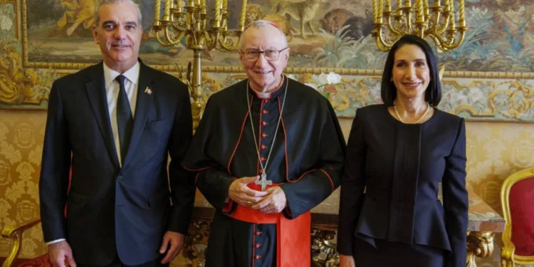 Presidente Abinader y secretario de Estado de la Santa Sede, Pietro Parolin abordan asuntos de Estado y la situación internacional en el Vaticano