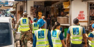 Alcaldía del DN desarrolla operativo de aseo y notificación sobre uso del espacio público en Cristo Rey