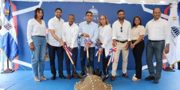Ministro Kelvin Cruz inicia construcción de multiuso en Los Cacaos, San Cristóbal