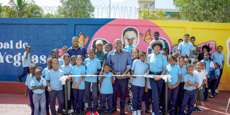 Robert Polanco supervisa terminación de Plaza Comunitaria en Bánica; entrega canchas y Paseos de los Colores en Elías Piña y San Juan