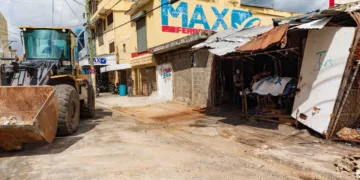 Alcaldía del DN elimina cuatro ocupaciones y recupera espacio peatonal en Villa Consuelo