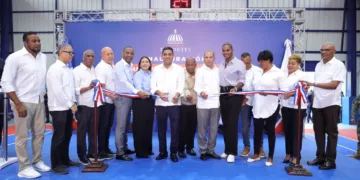 Kelvin Cruz entrega techado multiuso Óscar Santana en el ensanche Espaillat