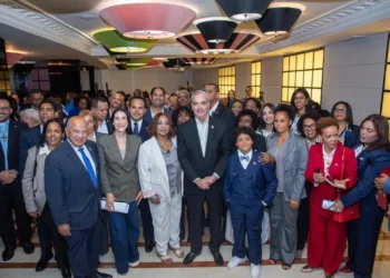 Presidente Abinader se reúne con la diáspora dominicana en Italia y anuncia recursos para establecer una Casa de la Cultura Dominicana a partir de enero de 2027