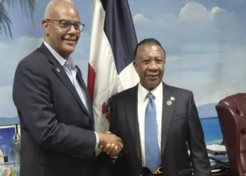 Presidente de la Hermandad de Veteranos se reúne con veteranos dominicanos en Nueva York y recibe distinción honorífica de la Cámara Dominico-Americana de Comercio