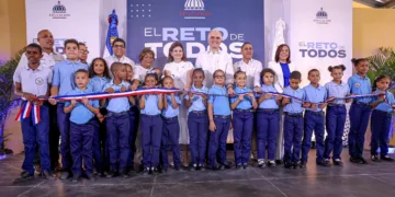 Estudiante destaca oportunidades de aprendizaje que ofrece nueva escuela entregada por el Gobierno en Ciudad Juan Bosch