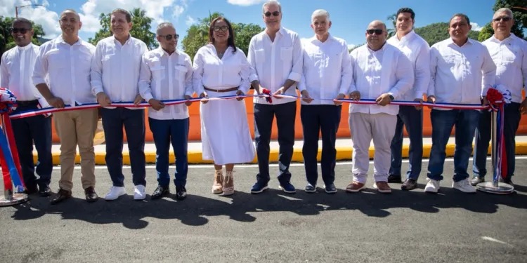 Padre Joaquín Pérez: Puente sobre el Río La Leonora se veía imposible, pero está hecho porque hay voluntad del presidente Abinader de ayudar a un pueblo que lo necesita