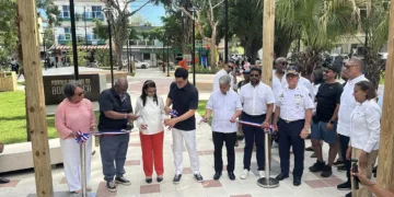 David Collado entrega 3 parques y una iglesia remozada en Boca Chica