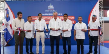 Presidente Abinader inaugura techados del polideportivo del Club Los Restauradores y del Instituto Tecnológico Fabio Amable Mota en Los Mina Sur