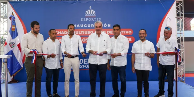 Presidente Abinader inaugura techados del polideportivo del Club Los Restauradores y del Instituto Tecnológico Fabio Amable Mota en Los Mina Sur
