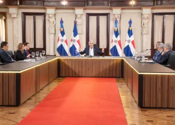 El Gobierno mantiene congelada la tarifa eléctrica y refuerza subsidios para proteger el bolsillo de los dominicanos
