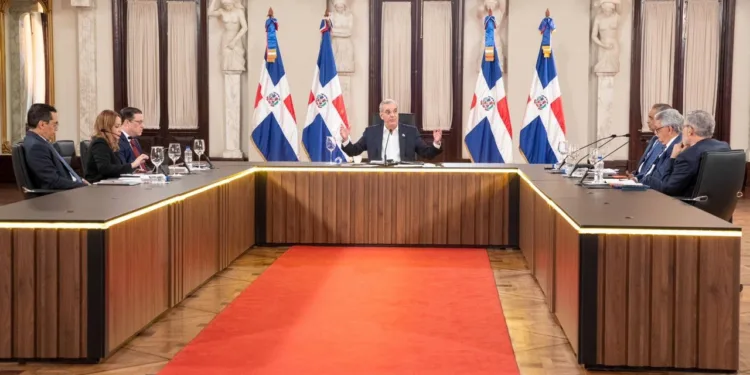 El Gobierno mantiene congelada la tarifa eléctrica y refuerza subsidios para proteger el bolsillo de los dominicanos