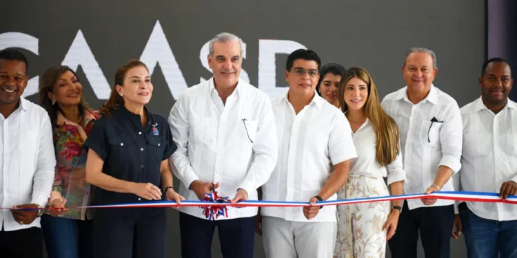 Abinader y Fellito entregan saneamiento cañada Los Girasoles; 40 familias reciben viviendas