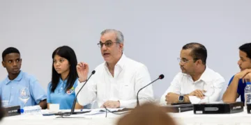 Presidente Abinader reafirma compromiso con la mejora de la infraestructura y el equipamiento escolar