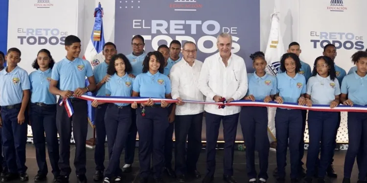 Comunidad educativa de Sabana Perdida celebra nuevas oportunidades para el deporte con entrega de techado escolar