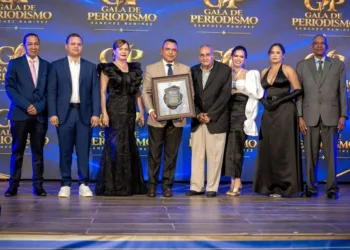 Gala de Periodismo Sánchez Ramírez reconoce al doctor Julio Landrón de la Rosa