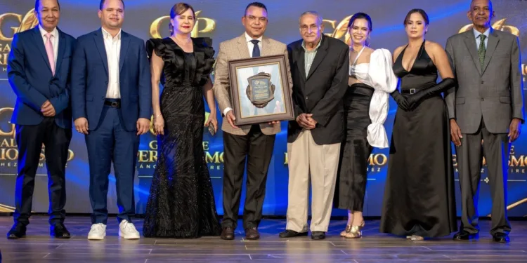 Gala de Periodismo Sánchez Ramírez reconoce al doctor Julio Landrón de la Rosa
