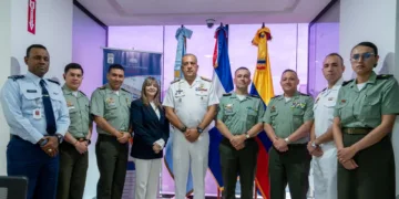 Lee Ballester se reúne con policías y marinos colombianos para fortalecer alianzas en materia de control migratorio y alerta temprana