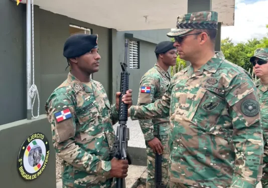 Comandante General del Ejército anuncia plan de acondicionamiento de infraestructuras para los destacamentos fronterizos tras recorrido de supervisión en la frontera sur