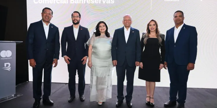 Banreservas lanza junto a Mastercard nueva tarjeta comercial para el sector empresarial