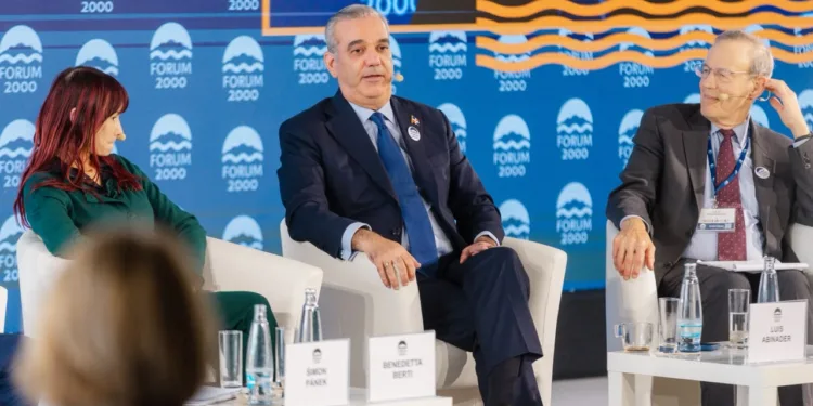 Presidente Abinader destaca en Praga avances democráticos de República Dominicana y subraya fortaleza e independencia de las instituciones