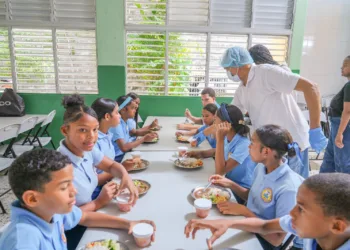 En el Día Mundial de la Alimentación, el INABIE destaca cómo se desarrollan las recetas del menú escolar destinadas a más de 2.1 millones de beneficiarios