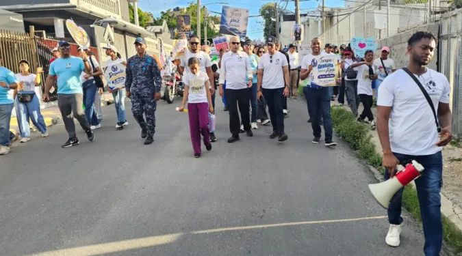 Evangélicos reúnen a familias de SDO en gran marcha para rescatar juventud de la delincuencia