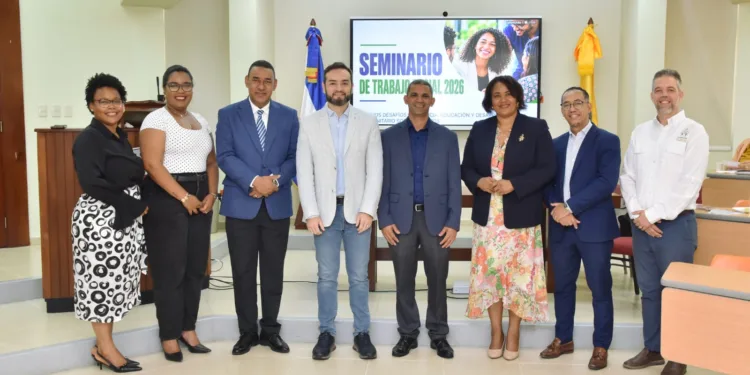 Profesionales del Trabajo Social llaman a fortalecer su integración en las políticas públicas e instituciones