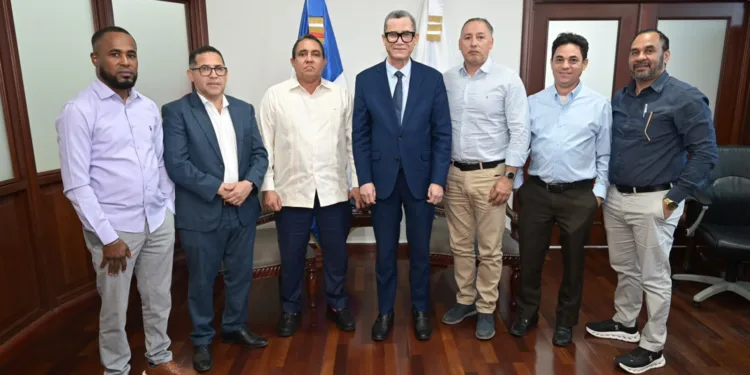 Ministro de Trabajo recibe a propietarios de bancas de lotería y dan inicio al proceso de cumplimiento de las leyes para garantizar condiciones laborales dignas para las trabajadoras