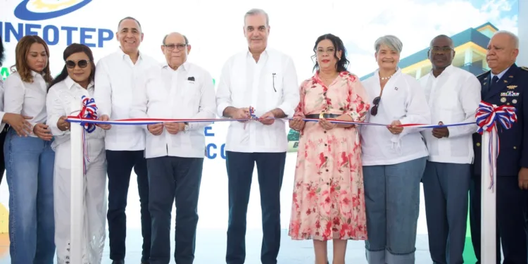 Presidente Abinader inaugura un INFOTEP en San Pedro de Macorís con capacidad para formar al año 3,800 participantes en formación técnico profesional
