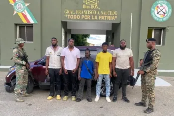 Ejército intercepta vehículo con cinco haitianos en condición migratoria irregular en Dajabón