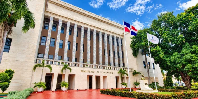 Ministerio de Educación da seguimiento a incidente en escuela de Barahona y coordina intervención de la Policía Escolar