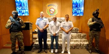 Se estrecha el cerco al narcotráfico: interceptan otra narcolancha con 555 paquetes de cocaína
