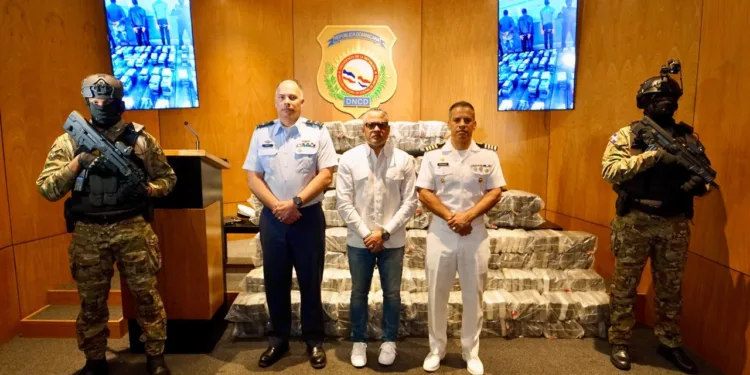 Se estrecha el cerco al narcotráfico: interceptan otra narcolancha con 555 paquetes de cocaína