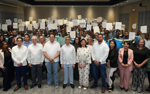 INFOTEP certifica competencias laborales de 158 electricistas y la SIE entrega licencias a 99 trabajadores